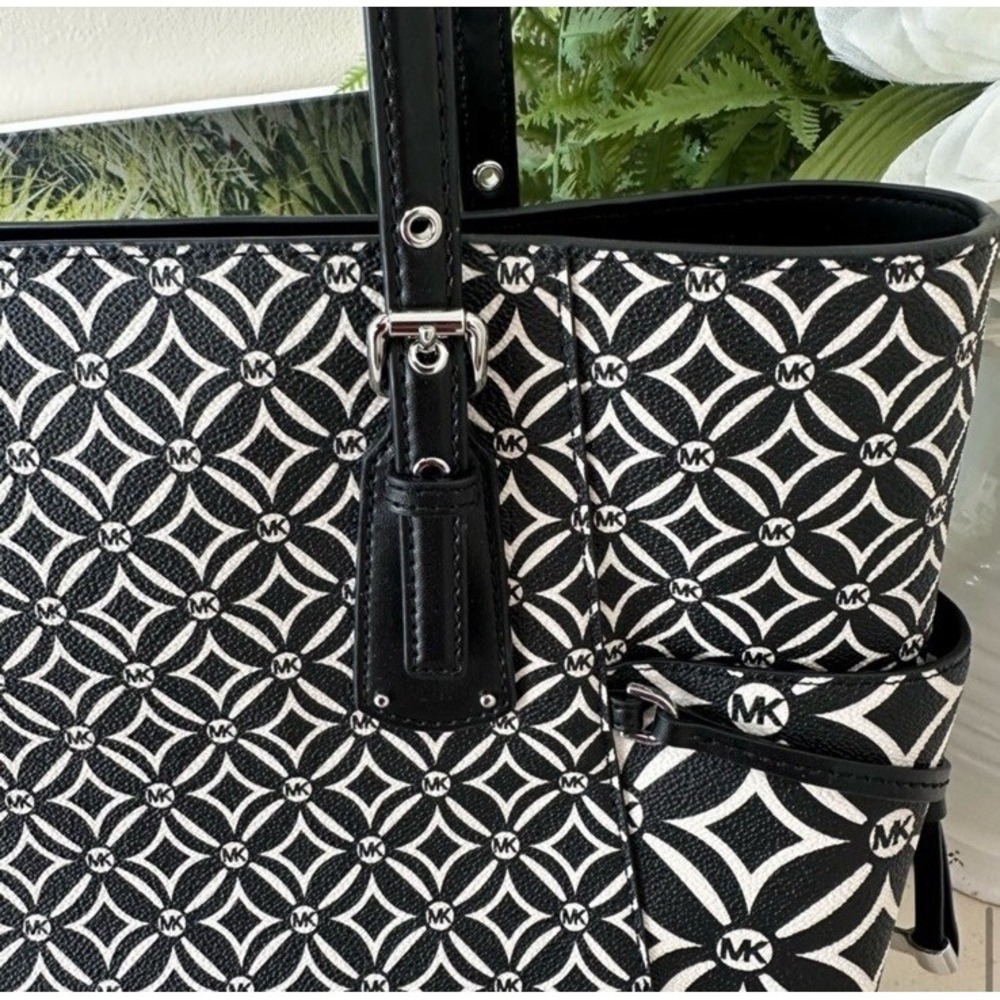 NWT Michael Kors Voyager East West Tote • Black‎ White New With Tags RARE beauty - Picture 12 of 13